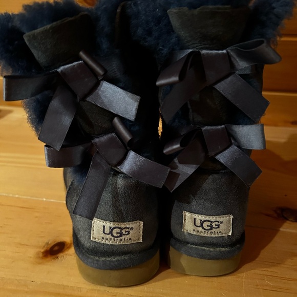 Women’s Uggs size 7 - Picture 3 of 8